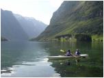 (88/122): Naeroyfjorden - Najwszy fiord Norwegii nie by wcale ponury i ciasny. <br>2005-08-19